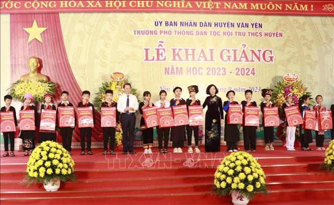 Thường trực Ban Bí thư Trương Thị Mai dự khai giảng năm học mới và làm việc tại tỉnh Yên Bái